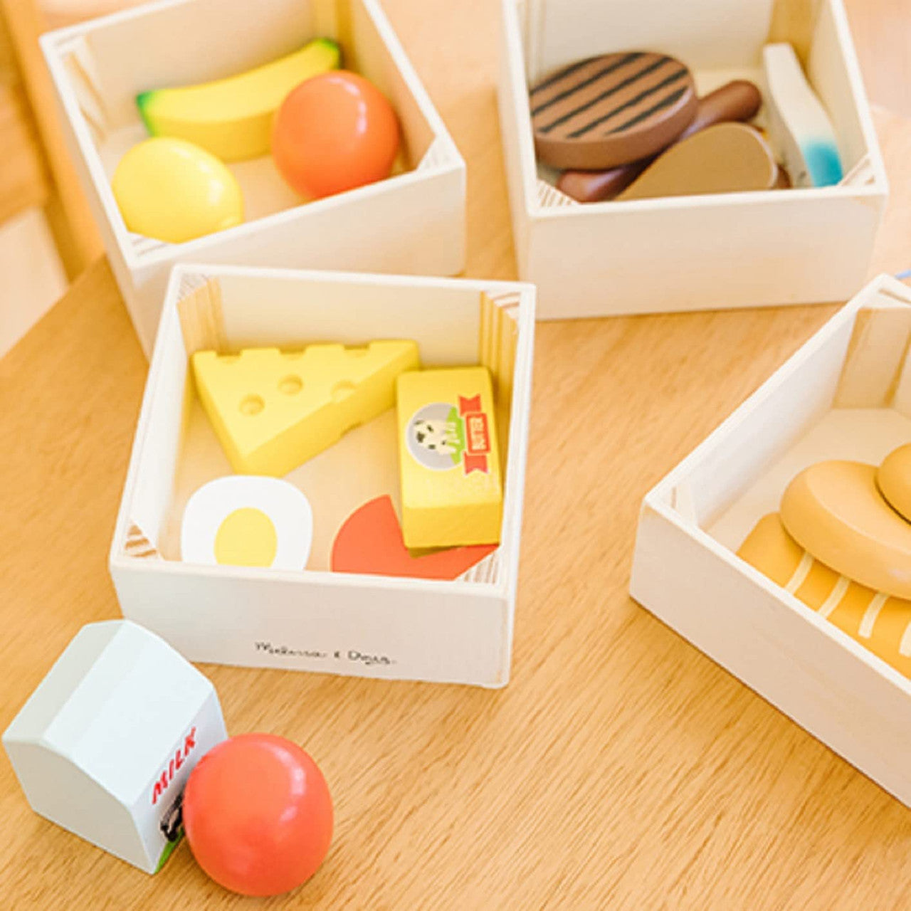 Melissa & Doug Food Groups Play Set 21 Wooden Pieces and 4 Crates